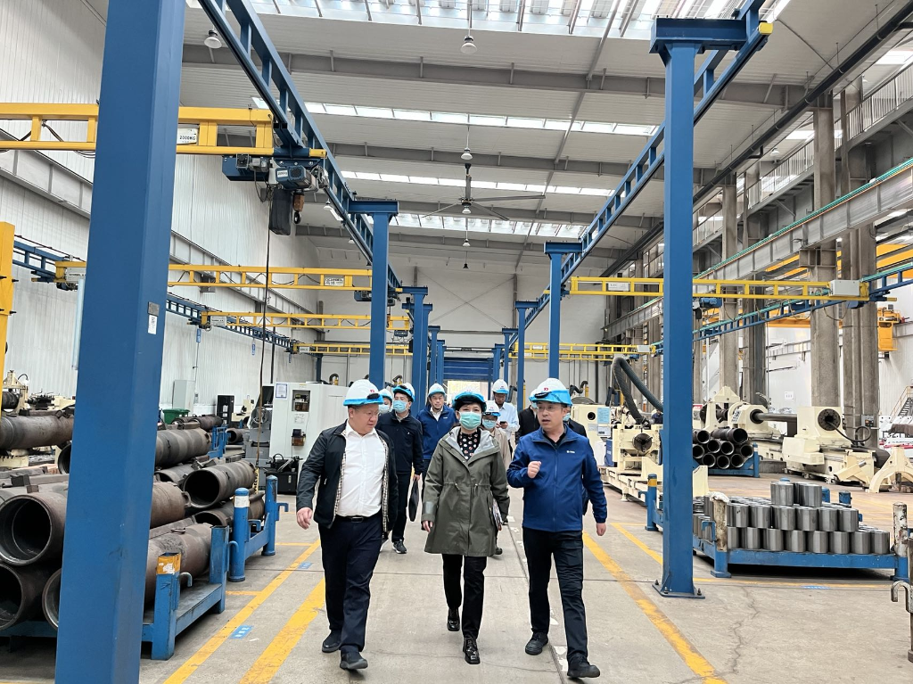 河南省科技厅副厅长陶曼晞、航空港区管委会副主任魏学彬一行光临6008集团工业园